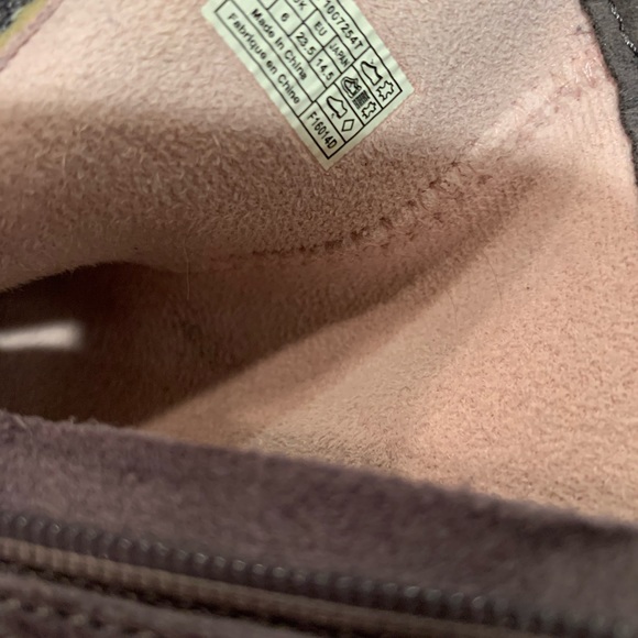 Adorable Ugg girls boots toddler size 7, grey with pink stitching and ribbon - Picture 7 of 7